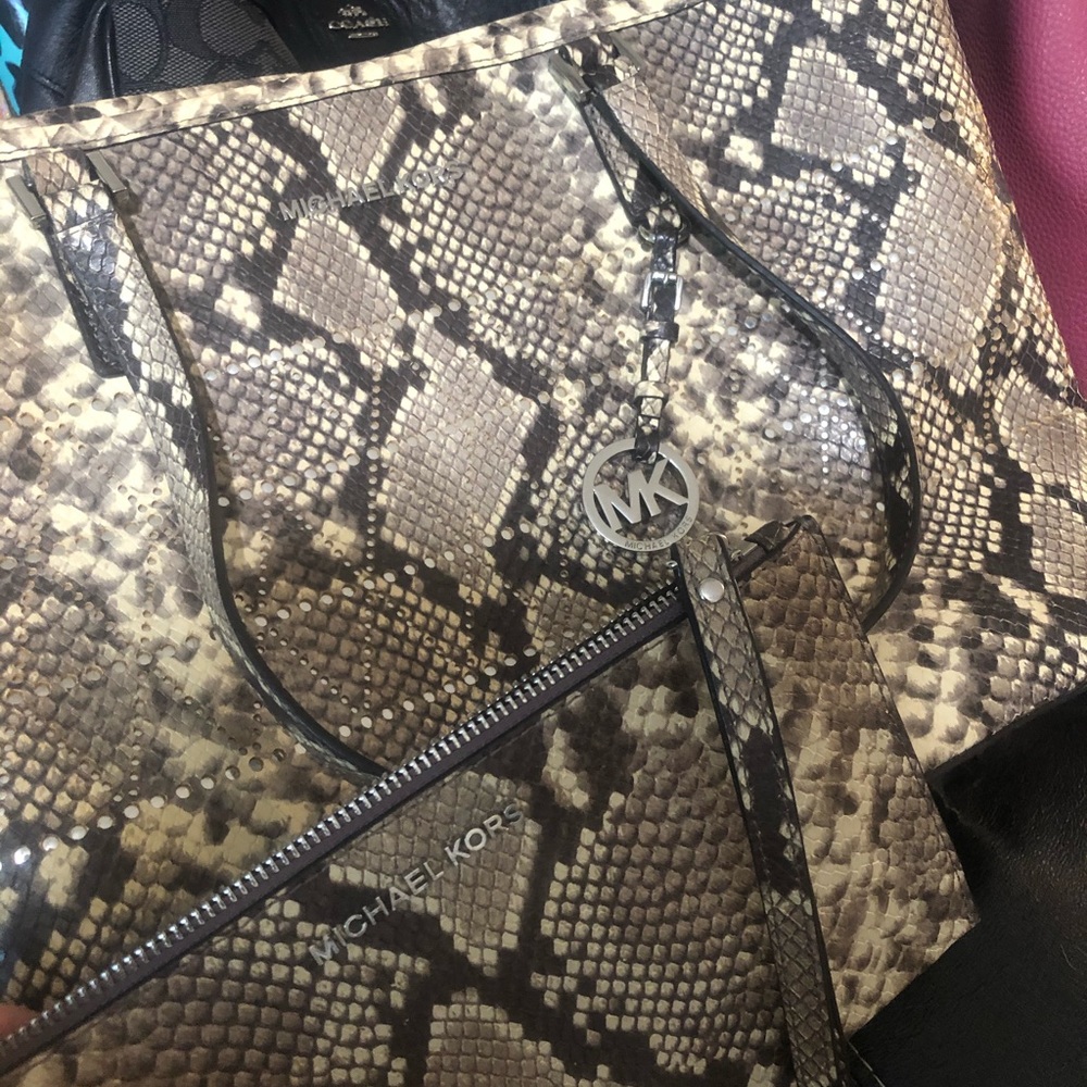 Purse - Picture 2 of 2